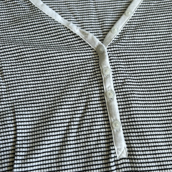 GAP V-Neck Striped Henley - Picture 3 of 3